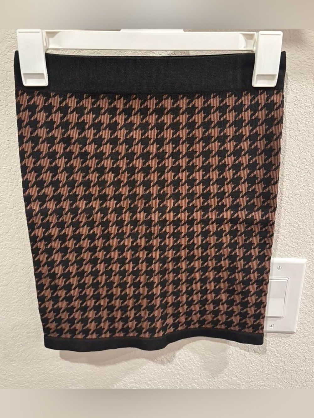 Bozzolo Black and Brown Houndstooth Knit Pencil Skirt